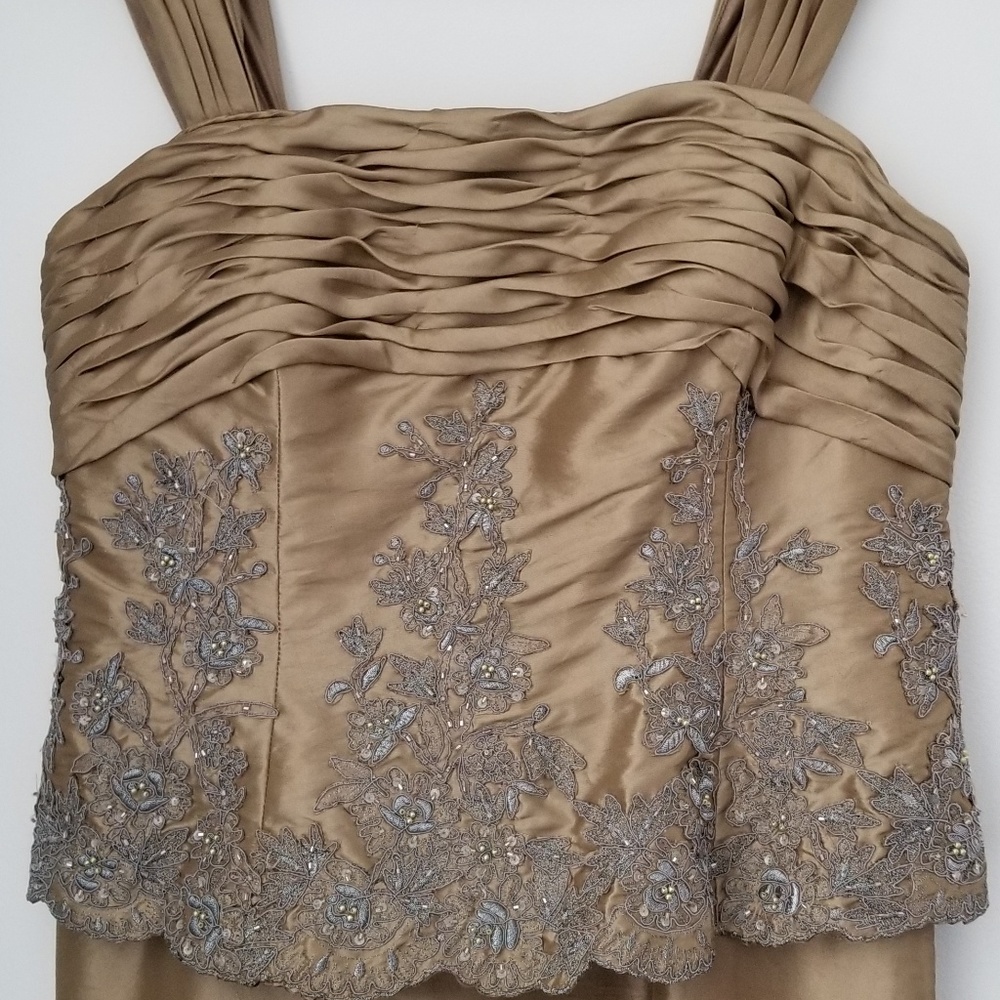 Gown - Picture 4 of 5